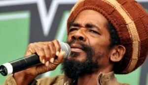 Morre Cocoa Tea, ícone do reggae, aos 65 anos