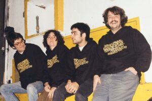 A banda de São Paulo Sophia Chablau e Uma Enorme Perda de Tempo, uma das atrações do Lollapalooza 2025 (Divulgação)