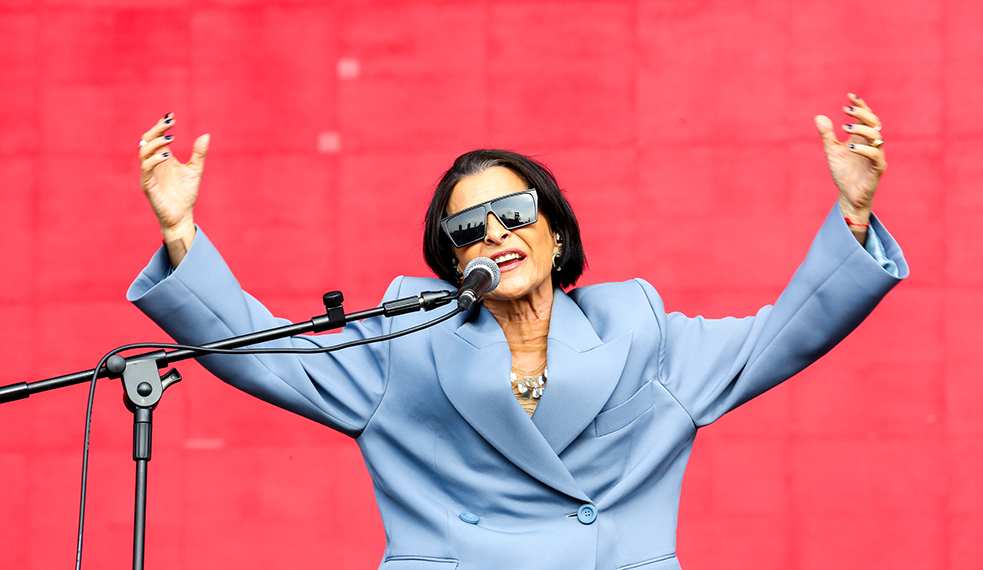 Marina Lima celebra 70 ano com novo disco e rebate crítico: ‘escroto’