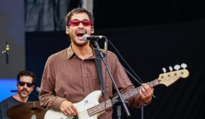 Ale Sater, vocalista da banda Terno Rei (Van Campos/AgNews)