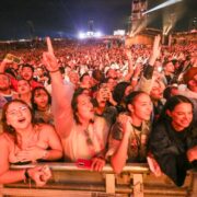 Público encarou chuva no primeiro dia para curtir o show da Olivia Rodrigo (Sidinei Lopes/@observadordaimagem)
