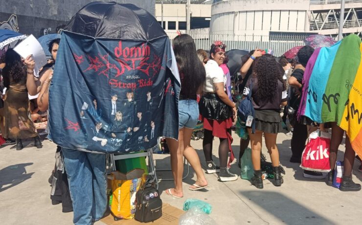 Fila para ver show do Stray Kids no Rio