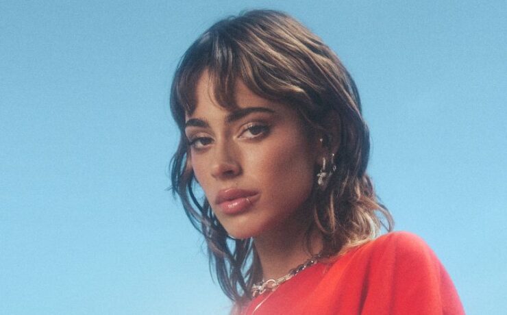 A cantora Tini