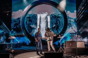 Jorge e Mateus no show da turnê especial de 20 anos (Divulgação)