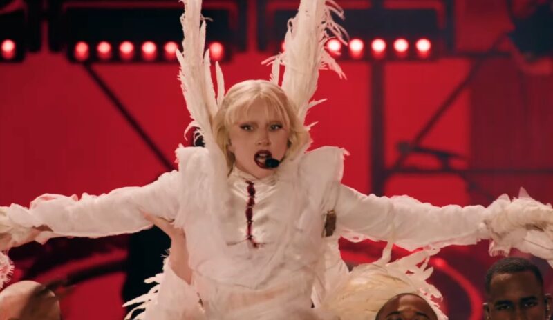 Lady Gaga faz apresentação histórica no Coachella