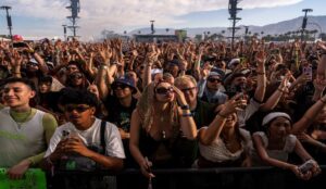 Plateia do Coachella 2025, na Califórnia (Créditos: USA TODAY Network via Reuters Connect)