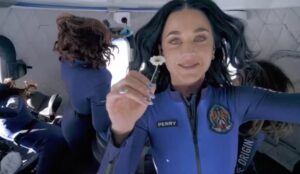 Katy Perry revela setlist em viagem ao espaço (YouTube Blue Origin)
