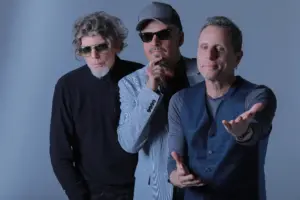 Sérgio Britto (no centro), Branco Mello e Tony Bellotto, dos Titãs (Tony Santos/Divulgação)