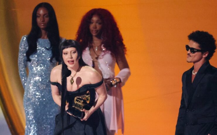 Lady Gaga e Bruno Mars recebem o Grammy (Reuters)