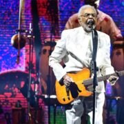 Gilberto Gil se apresenta todo de branco no Alianz Parque em São Paulo (Leo Franco / AgNews)