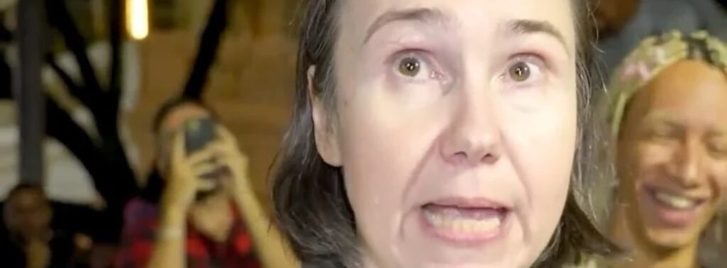 Gagacabana: pizzas não adiantaram e fã deu melhor entrevista antes de show no RJ 1 Fã Lady Gaga dá entrevista