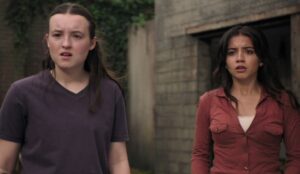 Ellie (Bella Ramsey) e Dina (Isabela Merced) em 'The Last of Us'
