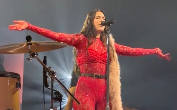 Dua Lipa faz cover de 'Get Lucky', do Daft Punk, em Lyon, na França (reprodução TikTok)