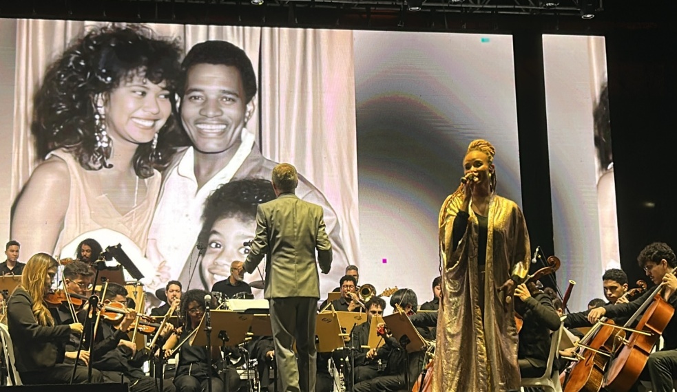 Luciana Mello e a Orquestra de Heliópolis na Virada Cultural 2025 (Alexandre de Melo/Billboard Brasil )