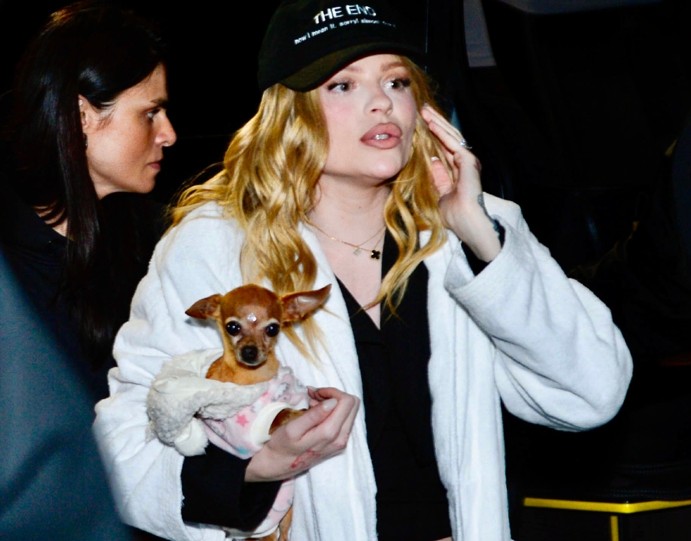 Luiza Sonza chega com sua cachorrinha no colo para fazer show na Virada Cultural 2025 na Brasilândia na Zona Norte de SP (Eduardo Martins / Brazil News)