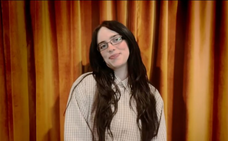 Billie Eilish recebe o prêmio de Artista do Ano American Music Awards 2025 (Reprodução YouTube)