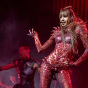 Lisa durante show no segundo fim de semana de Coachella (Daniel DeSlover/Reuters)