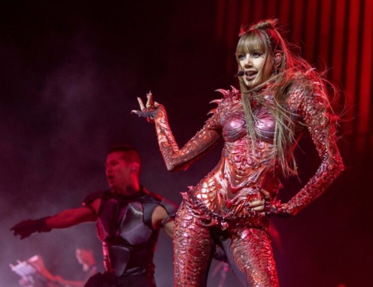 Lisa durante show no segundo fim de semana de Coachella (Daniel DeSlover/Reuters)