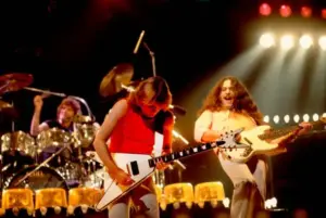 ídolos do rock dos anos 1980, o trio Triumph tem sua discografia lançada no Brasil