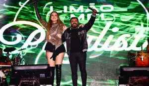 A banda Limão Com Mel durante São João da Thay