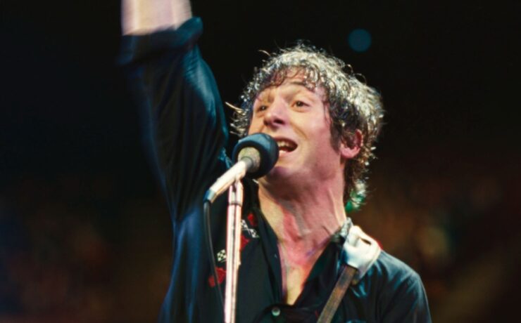 Jeremy Allen White como Bruce Springsteen