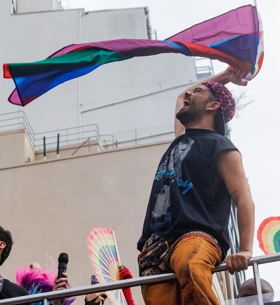Pedro Sampaio na Parada do Orgulho LGBT+ (Brazil News)