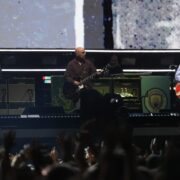 Oasis na estreia da turnê 'Live 25' em Cardiff