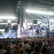 Oasis em Cardiff na abertura da turnê 'Live 25'