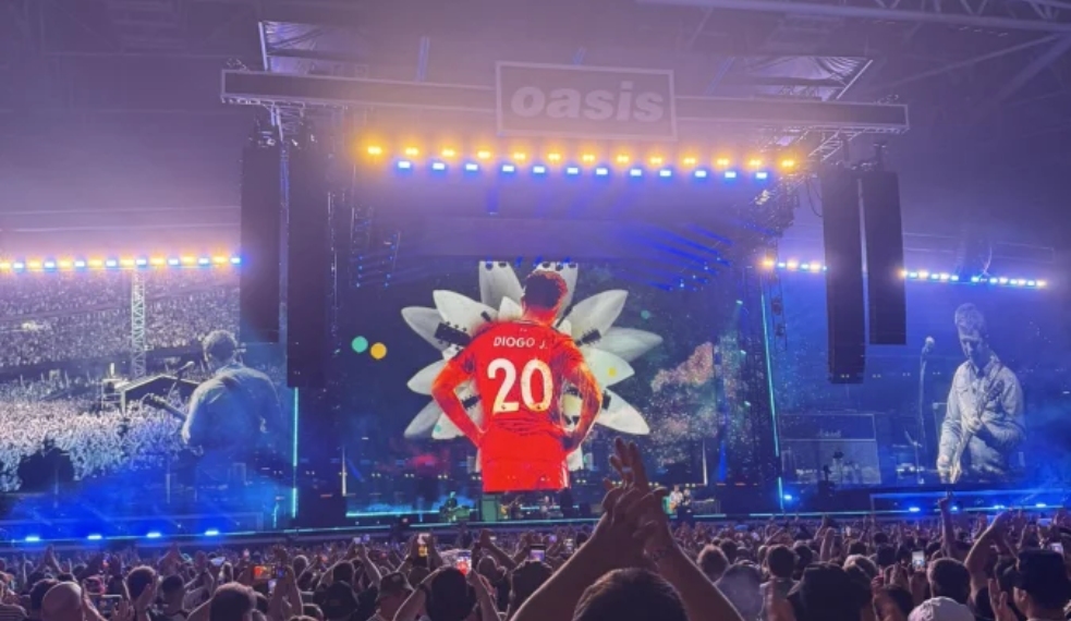 Oasis faz homenagem a Diogo Jota em show de retorno da banda (redes sociais)