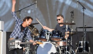 Eddie Vedder e Matt Cameron em show do Pearl Jam em 2022