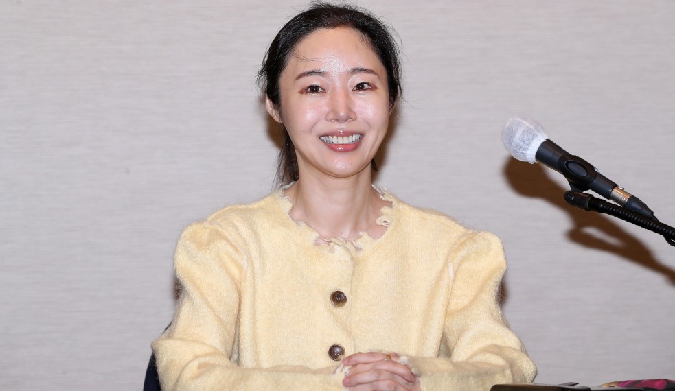 Min Hee-jin