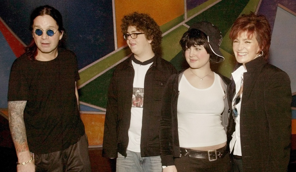 Ozzy Osbourne com Jack, Kelly e Sharon em evento em 2003