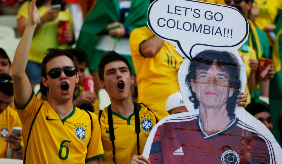 Torcida do Brasil com imagem de Mick Jagger como 'pé frio' da Copa do Mundo de 2014