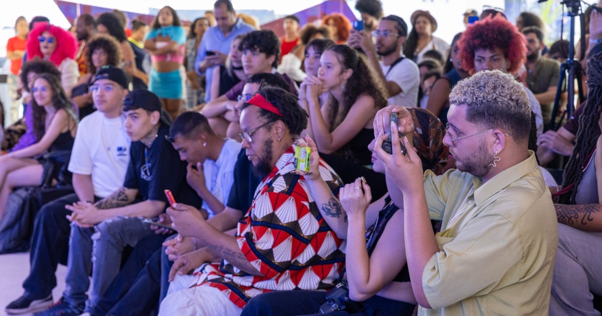 O público lotou a plateia e transformou o que seria uma apresentação para banca de jurados num show de verdade