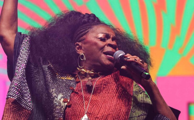 Zezé Motta se apresenta no festival Latinidades (Foto: @biabrg)