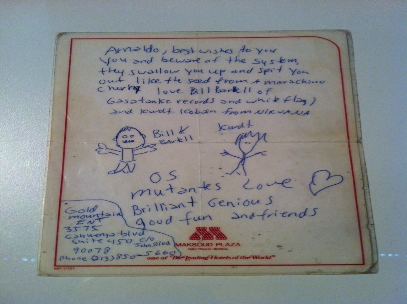  Nirvana escreveu um bilhete para o vocalista e baixista dos Mutantes, Arnaldo Batista. “Os Mutantes. Amor. Brilhante. Genial. Boa diversão e amigos”, diz um trecho da mensagem. 