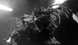 Larissa Luz apresenta show com rocks de Gil no Latinidades (Foto: Tais Mallon)