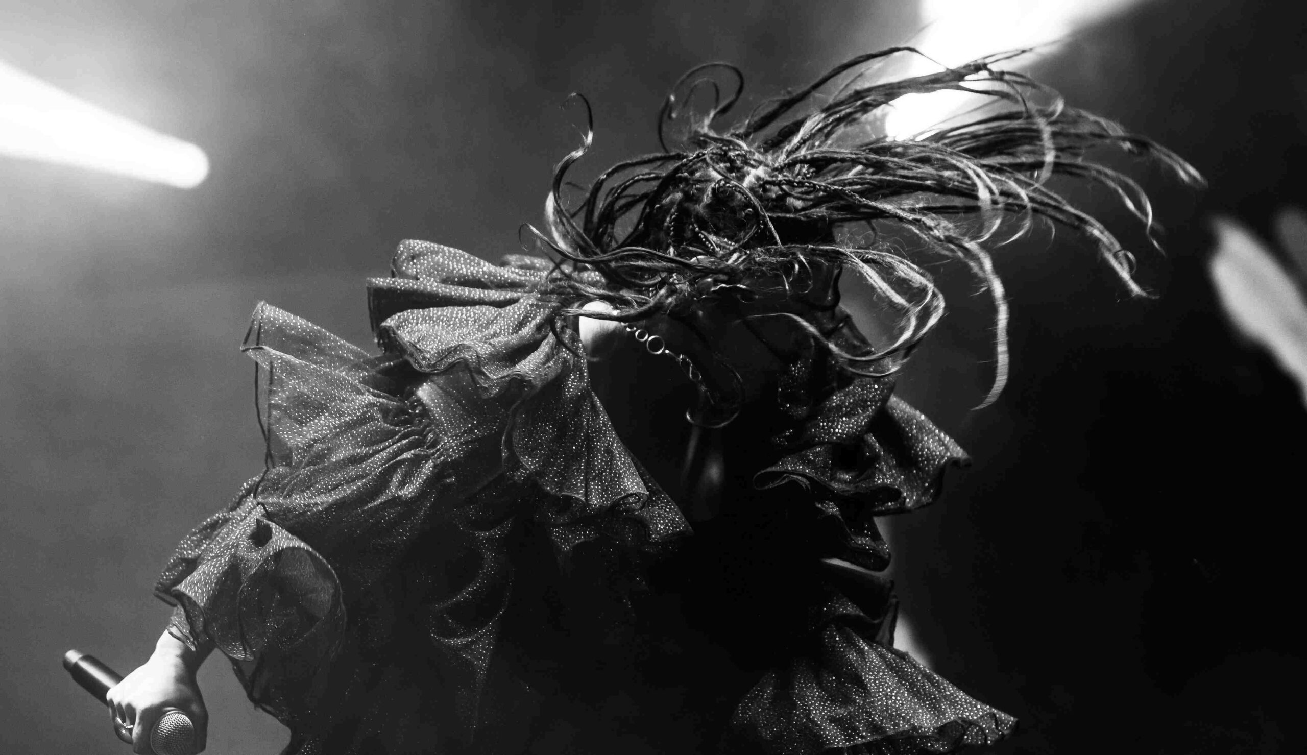 Larissa Luz apresenta show com rocks de Gil no Latinidades (Foto: Tais Mallon)