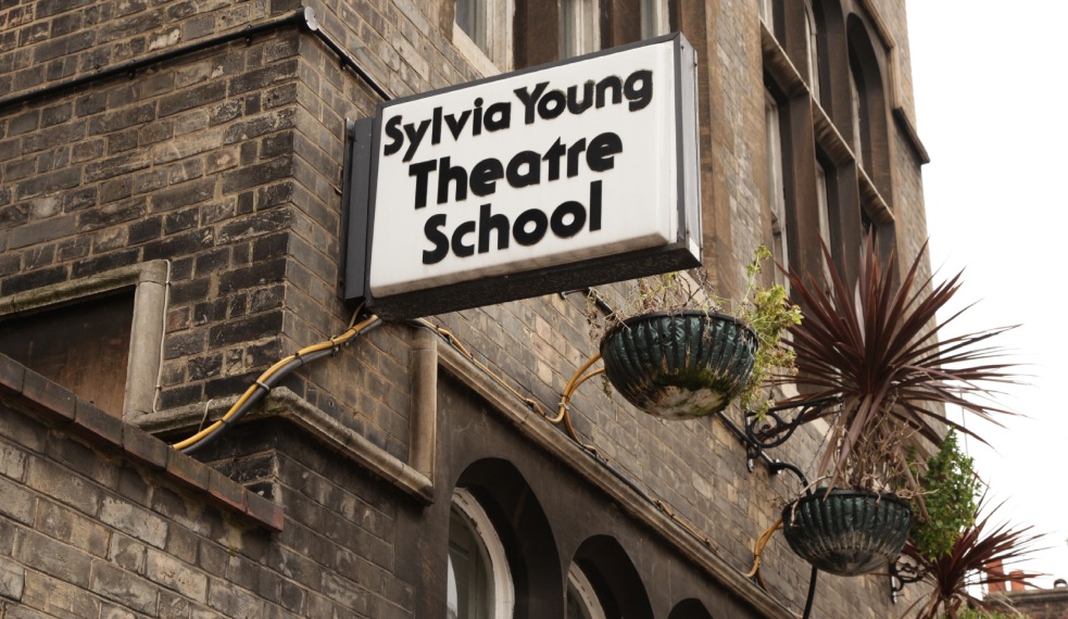 Escola de Teatro Sylvia Young na Inglaterra