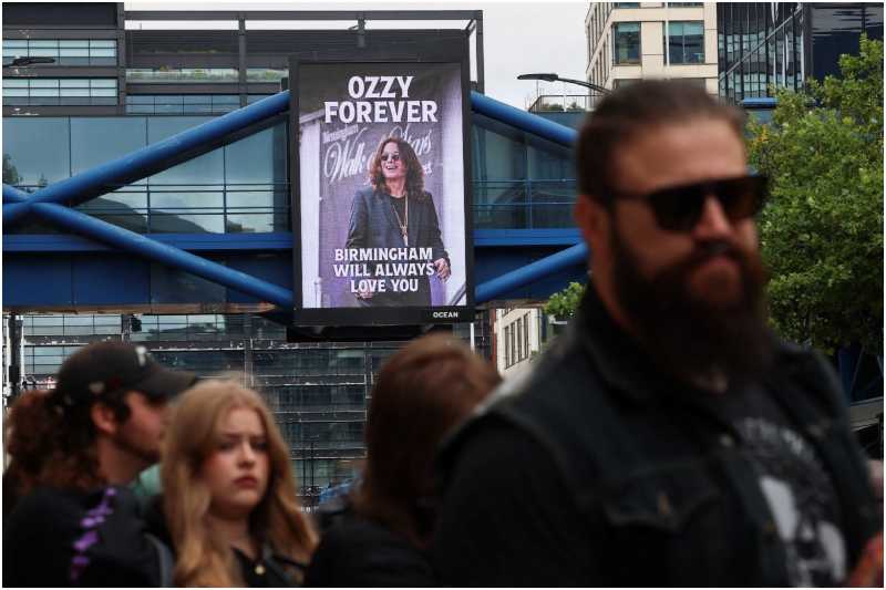 Ozzy Osbourne: funeral reuniu milhares de pessoas na Inglaterra 