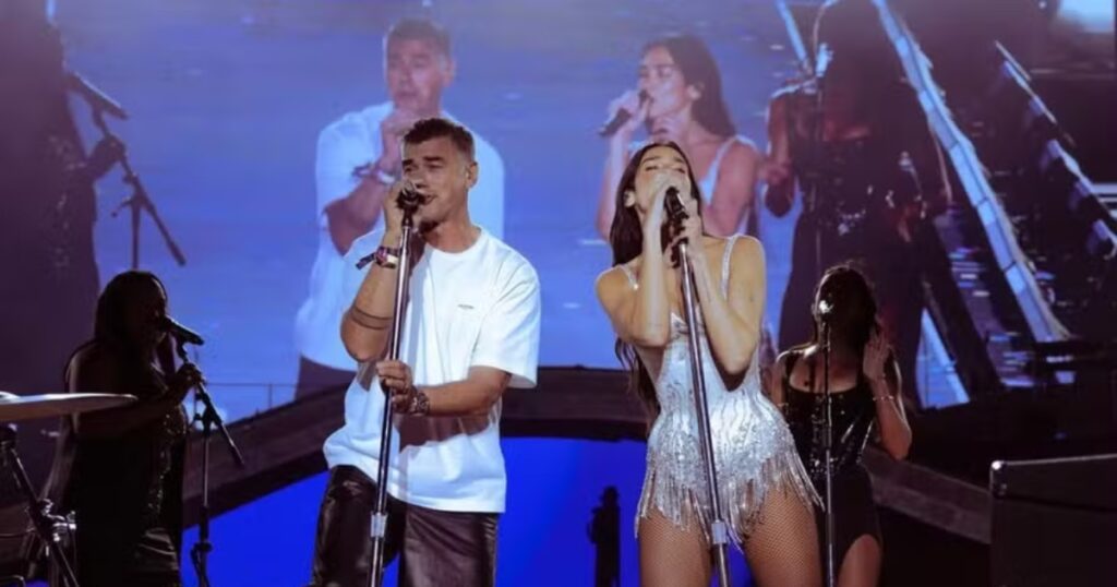 Dua Lipa se emociona ao cantar em albanês com o pai 1 Dua Lipe e seu pai no festival Sunny Hill (divulgacão Instagram)