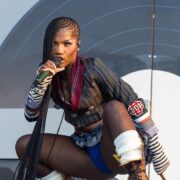Doechii durante apresentação no Lollapalooza (Shutterstock)