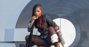 Doechii durante apresentação no Lollapalooza (Shutterstock)