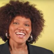 Luedji Luna fala sobre os discos 'Um Mar Pra Cada Um' e 'Antes Que a Terra Acabe'