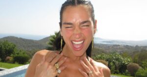 Dua Lipa em Ibiza [reprodução: Instagram]