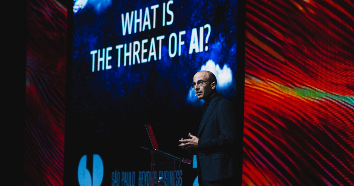 Yuval Noah Harari na premiere do SP2B (Divulgação)