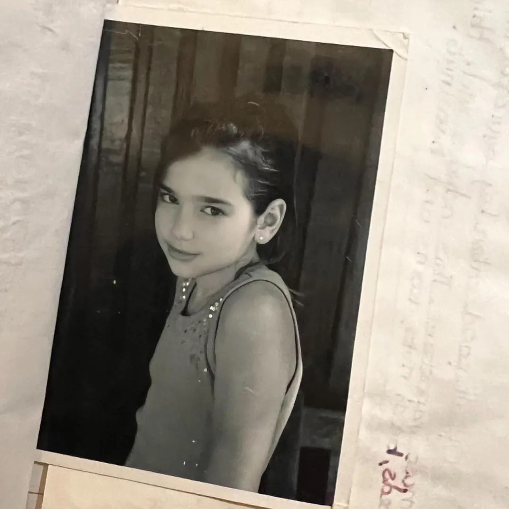 Dua Lipa quando criança (Reprodução: Instagram)