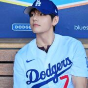 V, do BTS, em jogo dos Dodgers