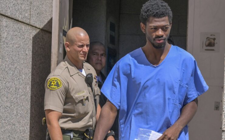 Lil Nas X saindo da prisão em Los Angeles