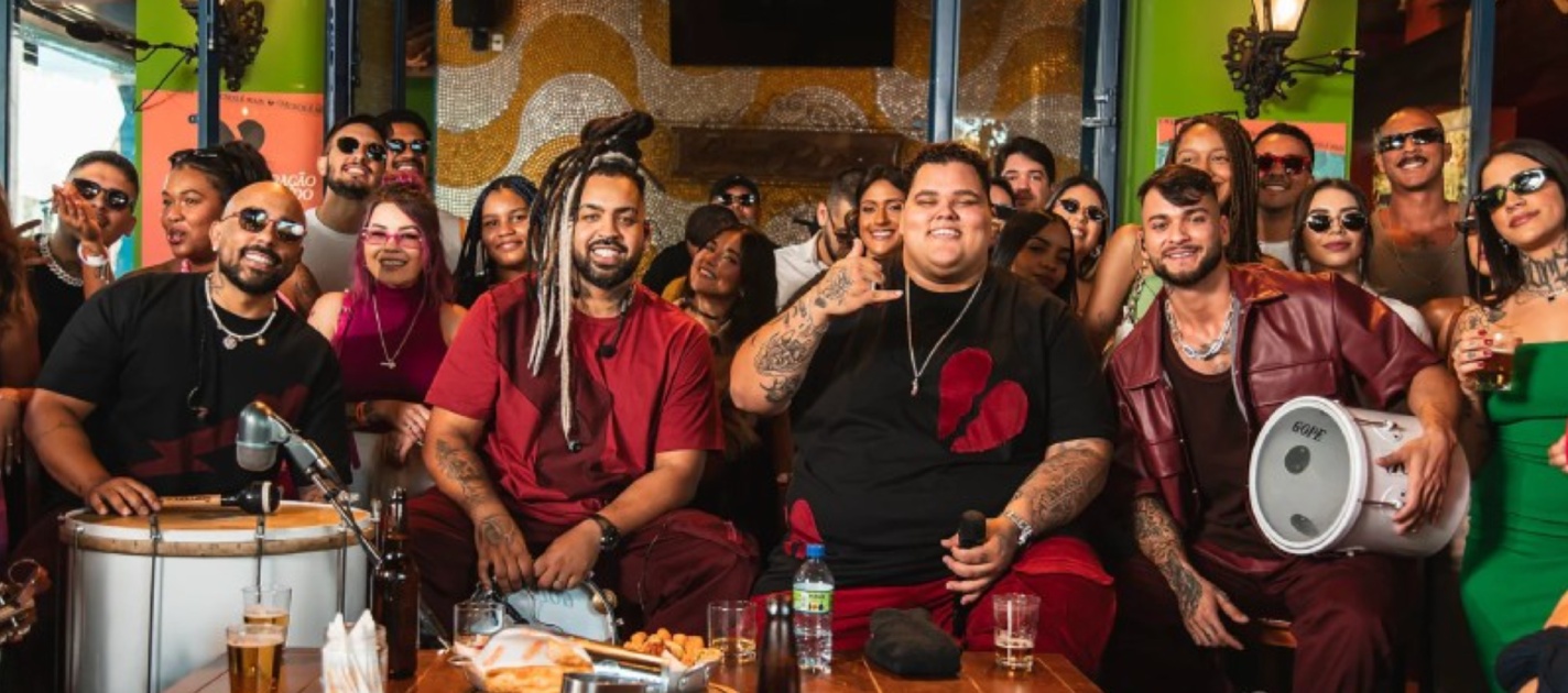 Menos é Mais no clipe de 'Coração Partido' (Reprodução_YouTube)